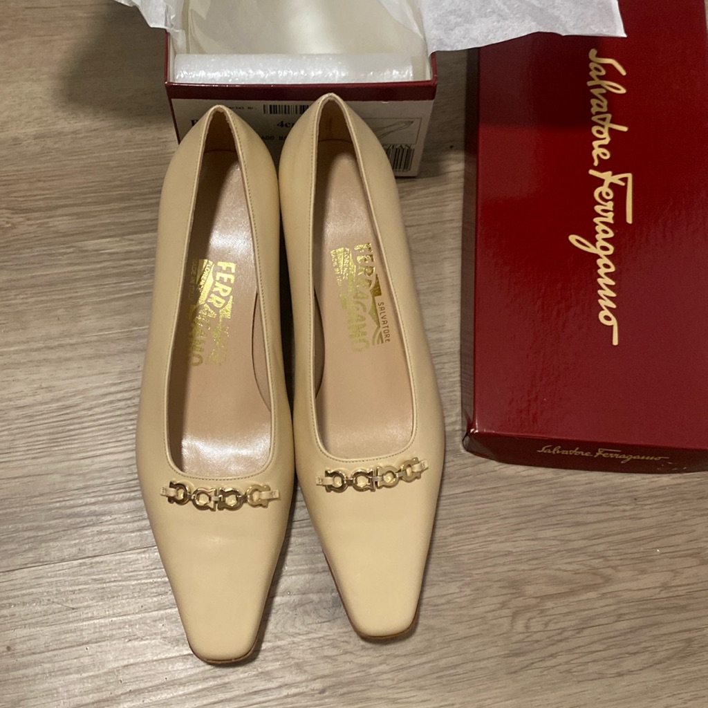 Brand New Salvatore Ferragamo Roma Spango Nappa Calf Kitten Heels